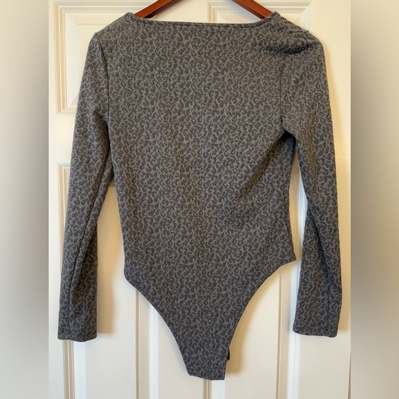 A New Day Bodysuit Textured Knit Stretch Gray Leopard Print Size Medium - Picture 2 of 9